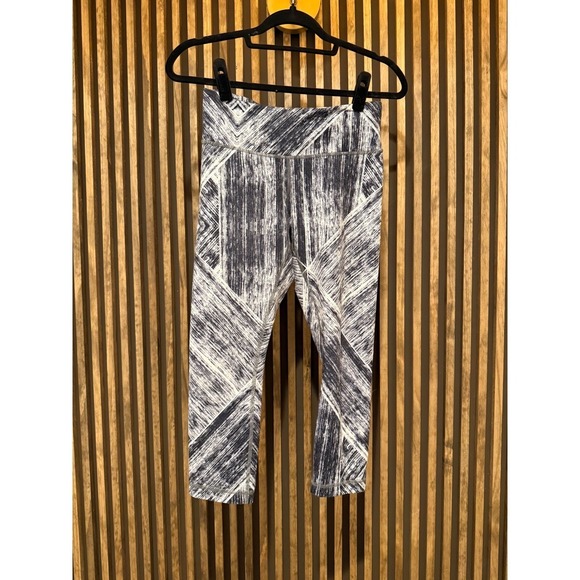 Lululemon‎ Cropped Black and white leggings